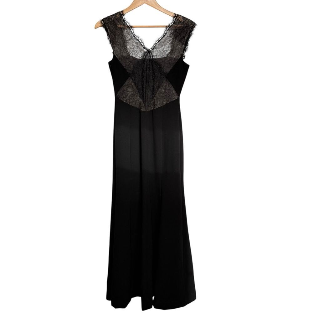 BCBGMaxAzria Petites Black Lace Detail V-Neck Formal Dress. 6P.